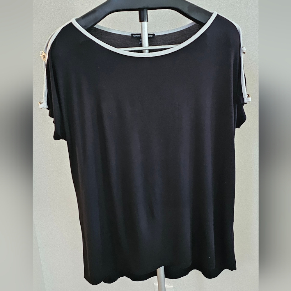 Ladies Top in excellent condition